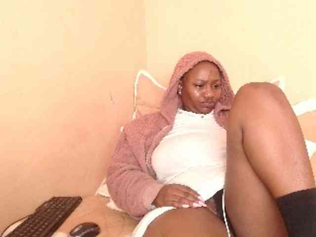 EbonyBoobz webcam