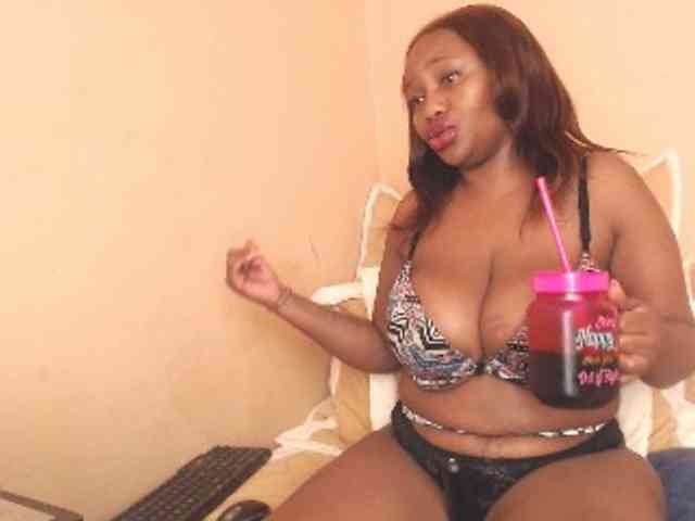 EbonyBoobz webcam