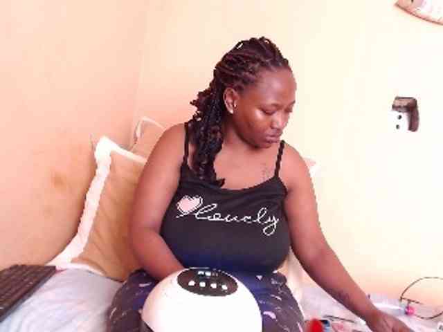 EbonyBoobz