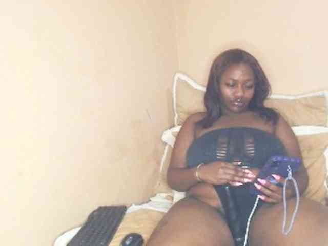 EbonyBoobz webcam