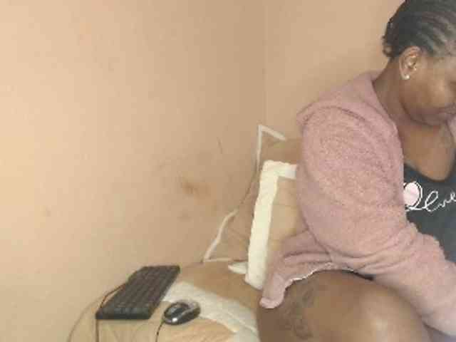 EbonyBoobz webcam