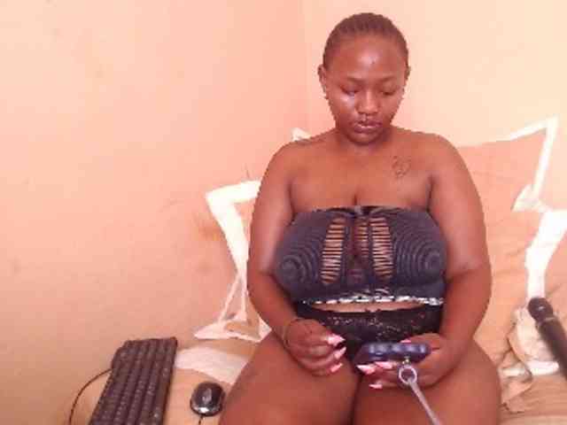 EbonyBoobz