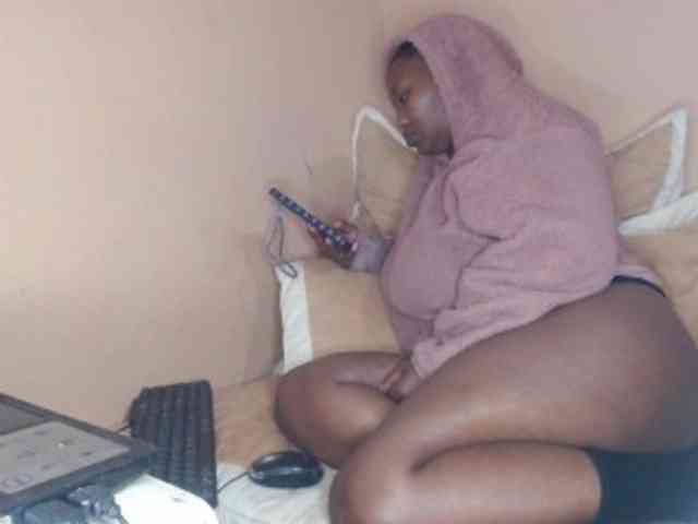 EbonyBoobz webcam