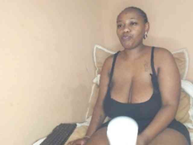 EbonyBoobz webcam