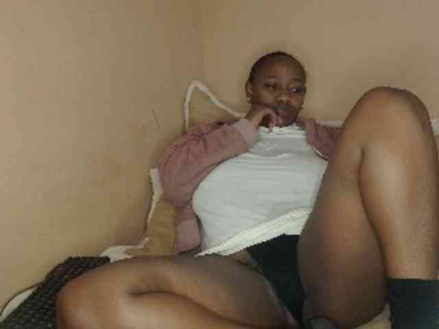 EbonyBoobz webcam