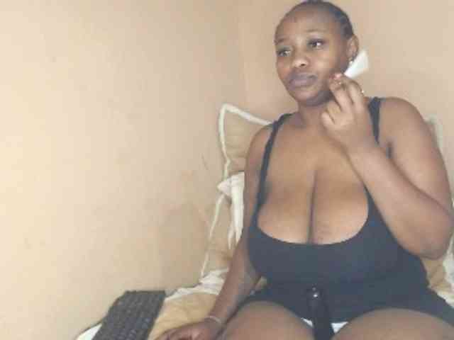 EbonyBoobz webcam