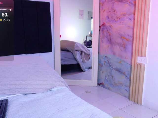 le modèle daddysneakin est en webcam porno dans un show sur le site bongacams, il possède les tags suivants: Ebony,Brunette,Shaved
