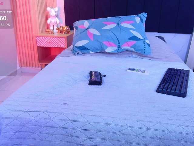 daddysneakin live cam on BongaCams
