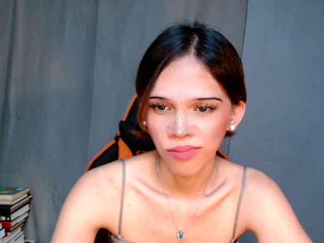 pokikoblanca222 Live Webcam on BongaCams