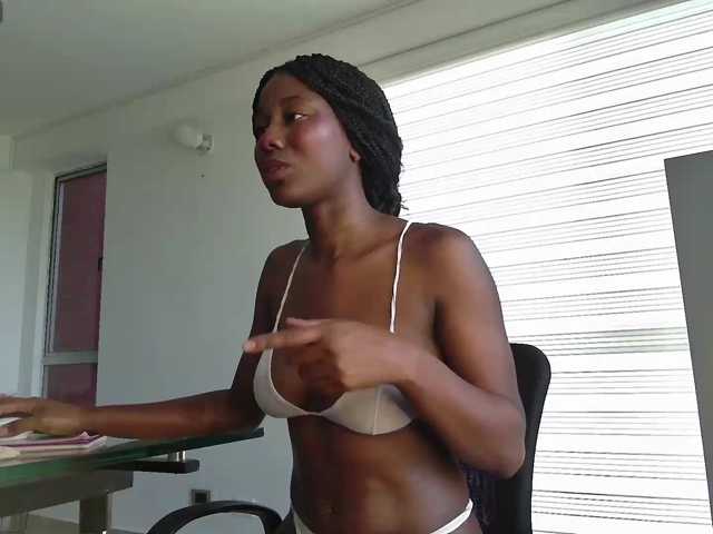 Roxxana-queen webcam