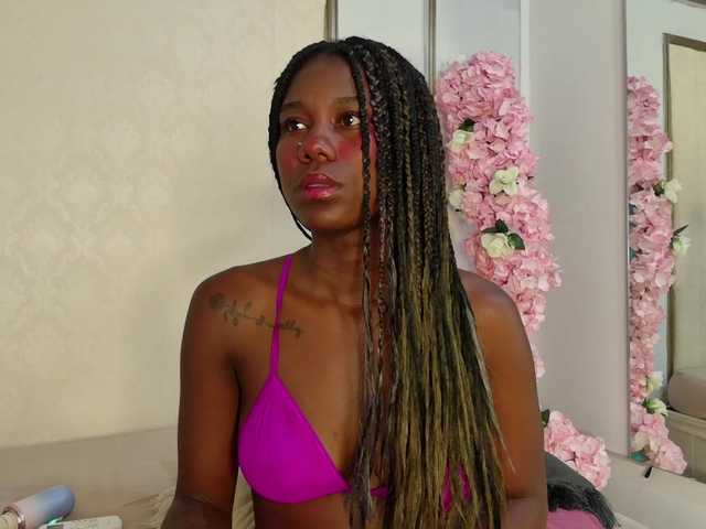 Roxxana-queen live cam on BongaCams