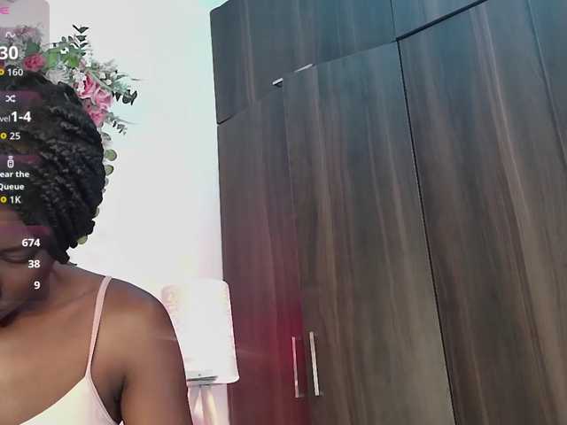 Roxxana-queen live cam on BongaCams