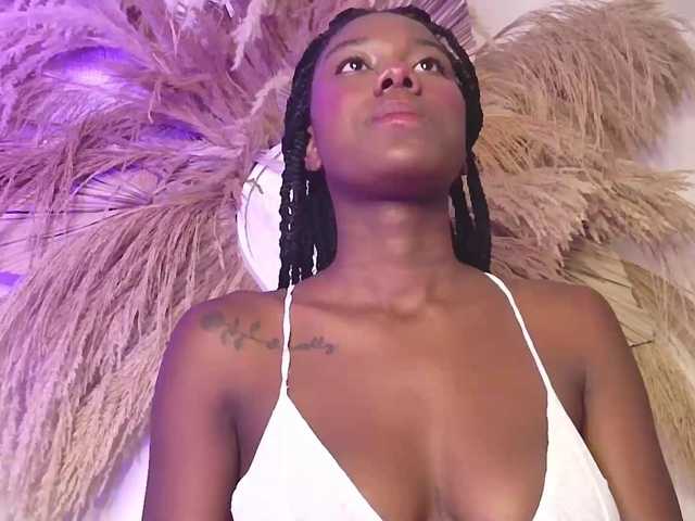 Roxxana-queen live cam on BongaCams