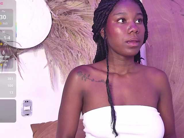 Roxxana-queen live cam on BongaCams