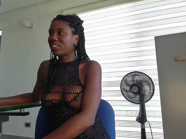 Roxxana-queen live cam on BongaCams