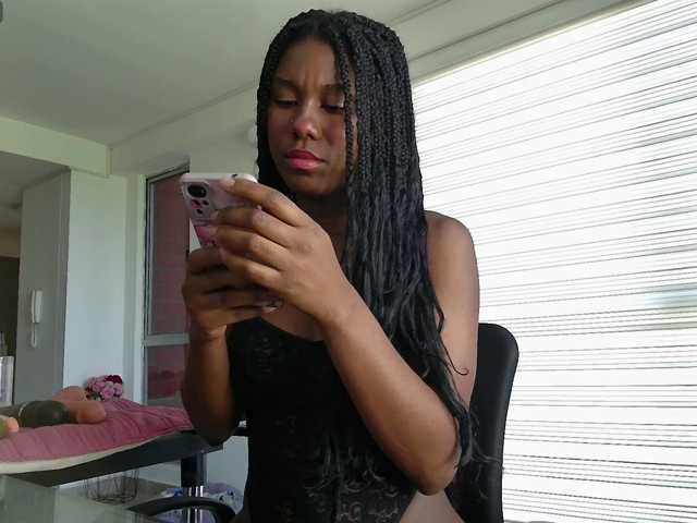 Roxxana-queen live cam on BongaCams