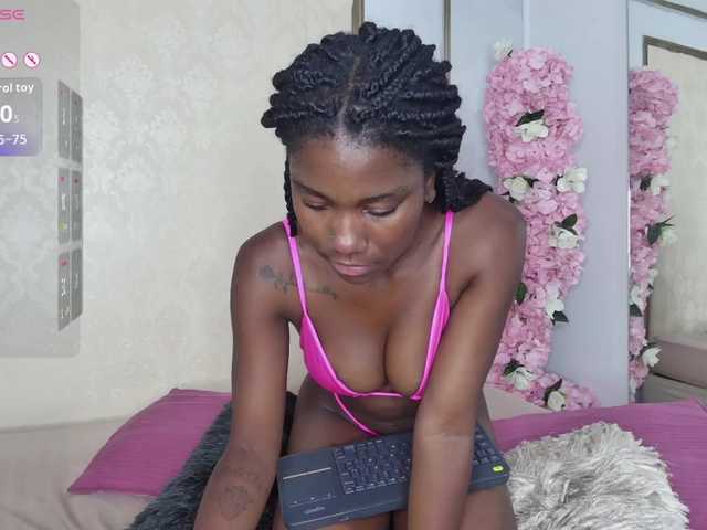 Roxxana-queen live cam on BongaCams
