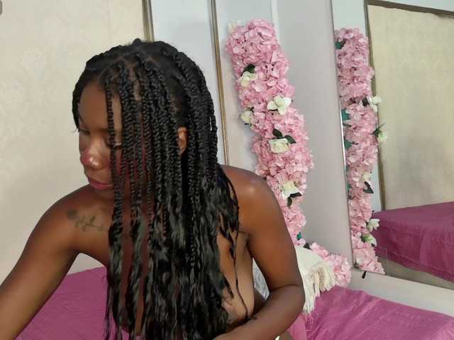 Roxxana-queen live cam on BongaCams