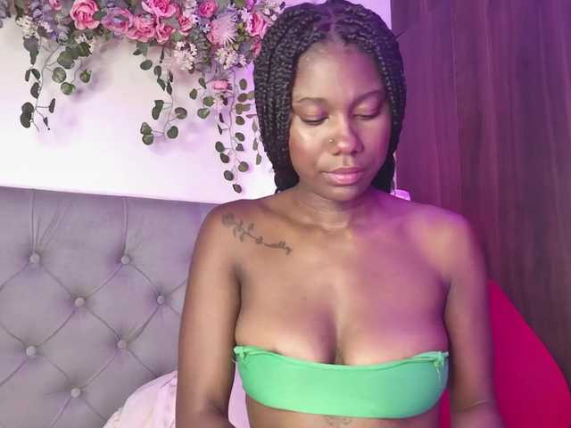 Roxxana-queen live cam on BongaCams