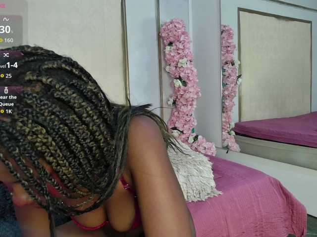 Roxxana-queen live cam on BongaCams