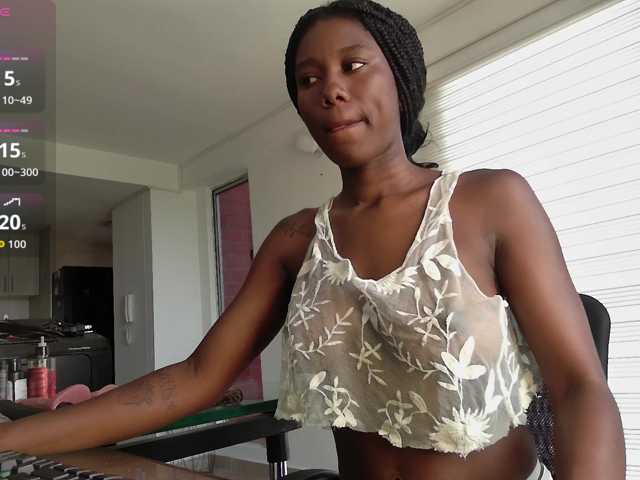 Roxxana-queen live cam on BongaCams