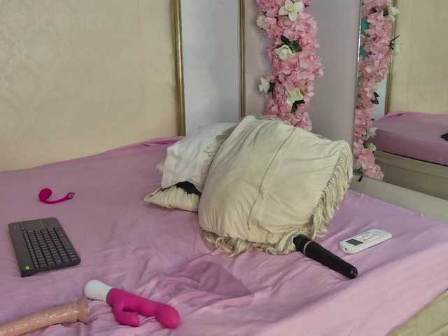 Roxxana-queen live cam