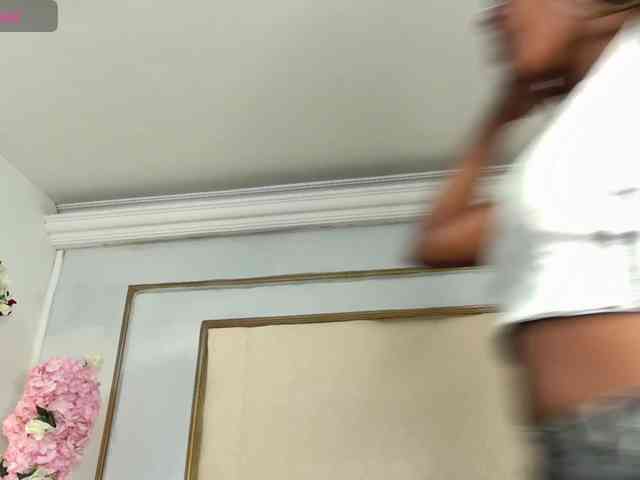 Roxxana-queen webcam