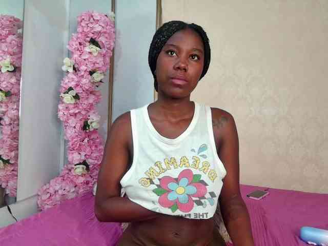 Roxxana-queen webcam
