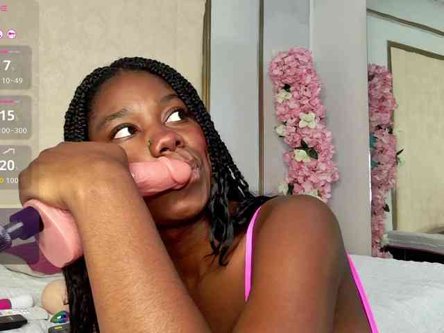 Roxxana-queen webcam