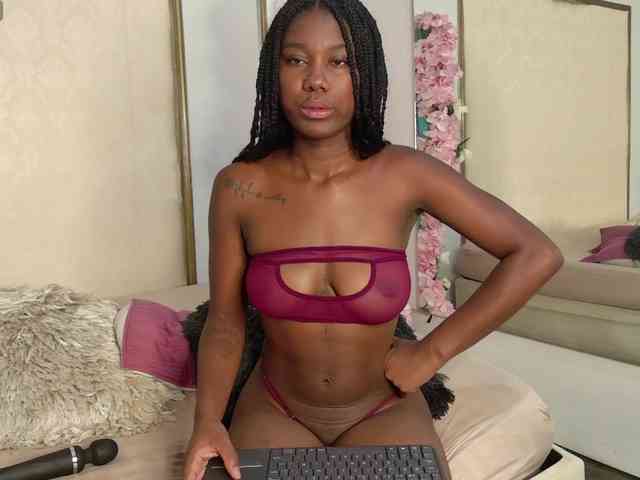 Roxxana-queen webcam