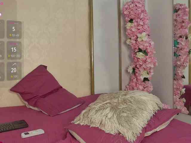 Roxxana-queen webcam
