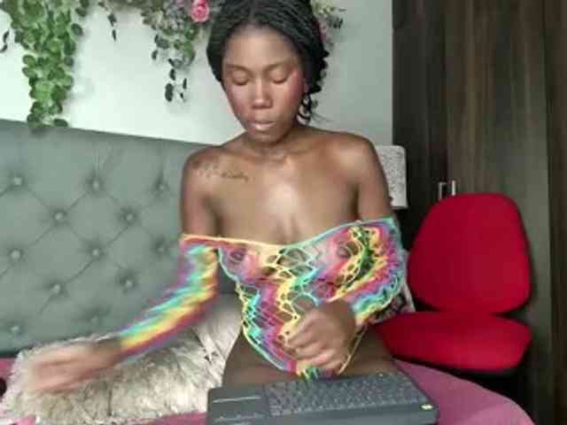 Roxxana-queen webcam