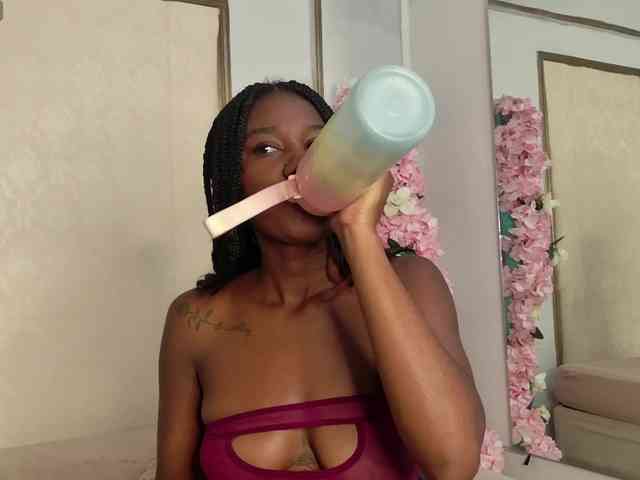 Roxxana-queen webcam