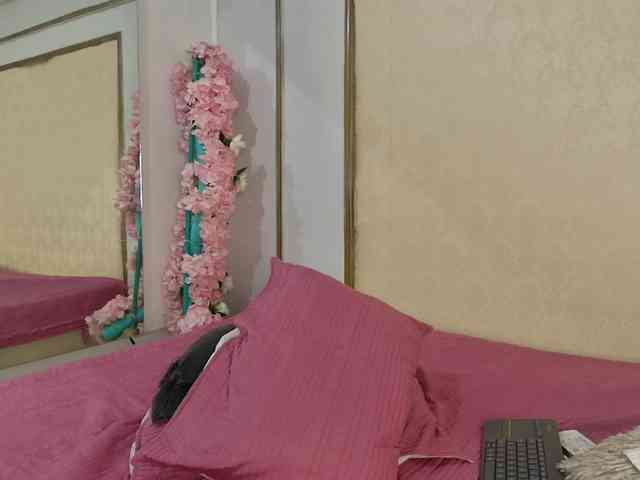 Roxxana-queen webcam