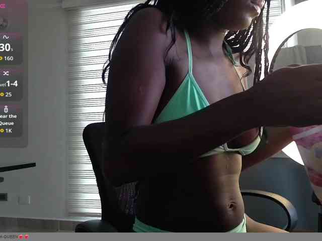 Roxxana-queen webcam