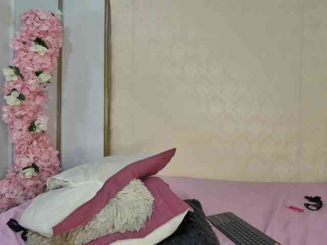 Roxxana-queen webcam