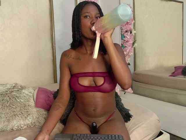 Roxxana-queen webcam