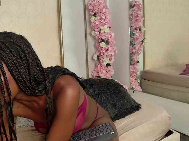 Roxxana-queen webcam