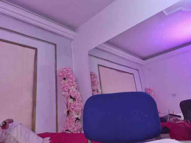 Roxxana-queen webcam