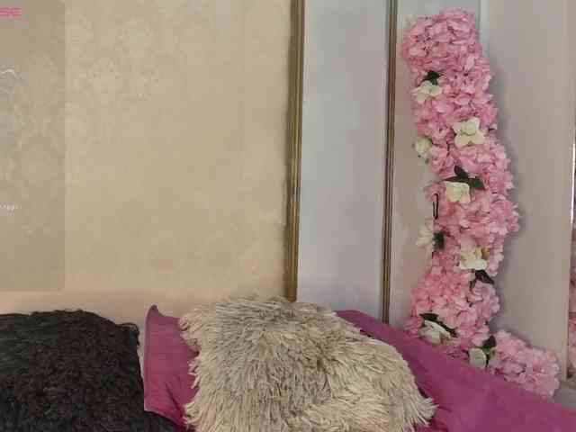 Roxxana-queen webcam