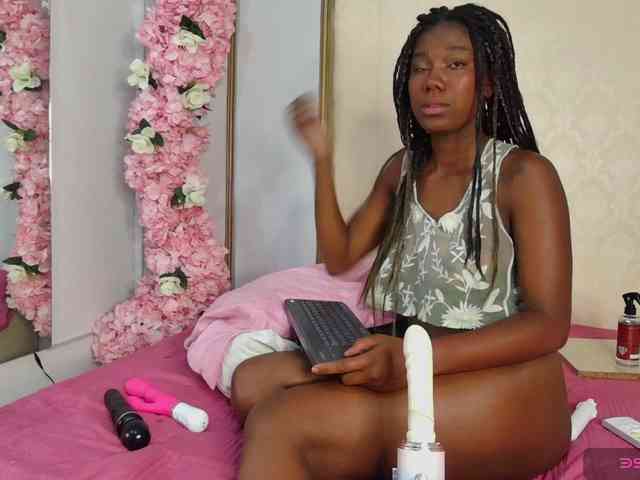 Roxxana-queen webcam