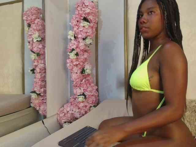 Roxxana-queen webcam