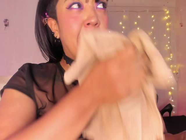 Vicky-Ruiz live cam preview