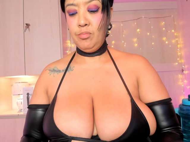Vicky-Ruiz live cam on BongaCams