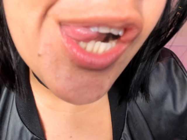 Vicky-Ruiz live cam on BongaCams