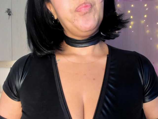 Vicky-Ruiz live cam on BongaCams
