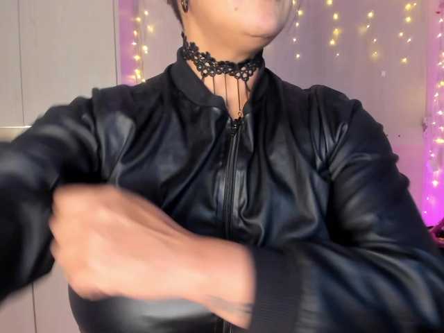 Vicky-Ruiz live cam on BongaCams
