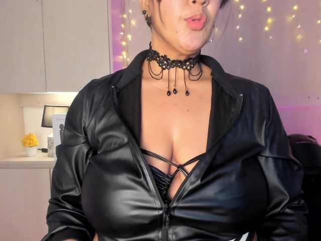 Vicky-Ruiz live cam on BongaCams