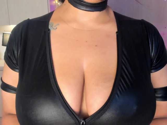 Vicky-Ruiz live cam on BongaCams