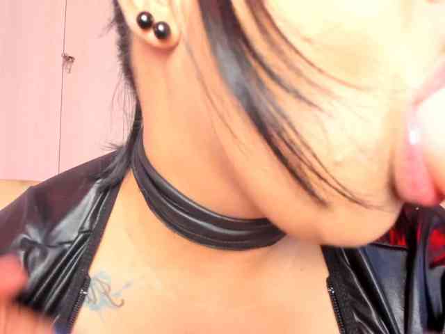Model: Vicky-Ruiz